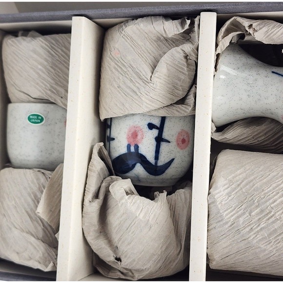 Vintage New in box Sake set 8 pieces Made Made in Japan - Picture 3 of 12